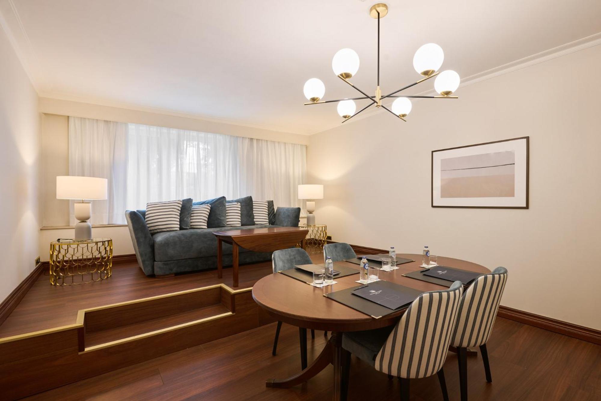 Eurostars Montgomery Bruksela Zewnętrze zdjęcie A suite at the hotel